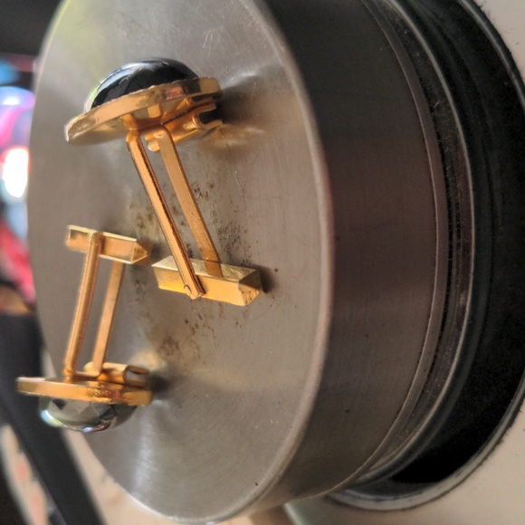 Hematite and gold cufflinks - Picture 2 of 3